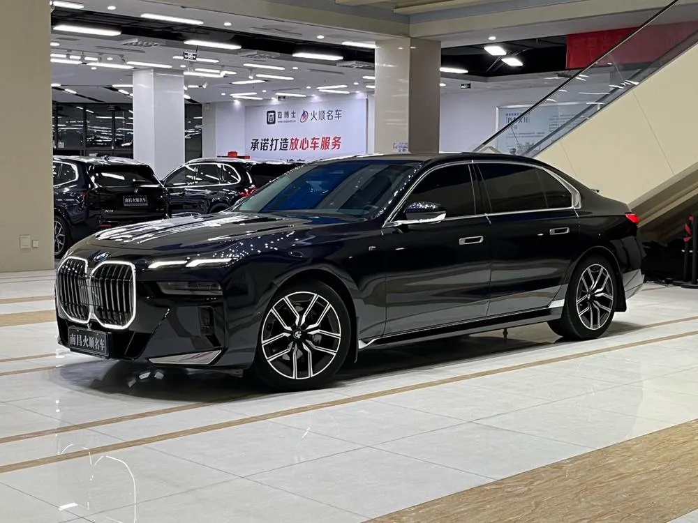 BMW 7-Series 735Li Luxury, 2023 — фото 1