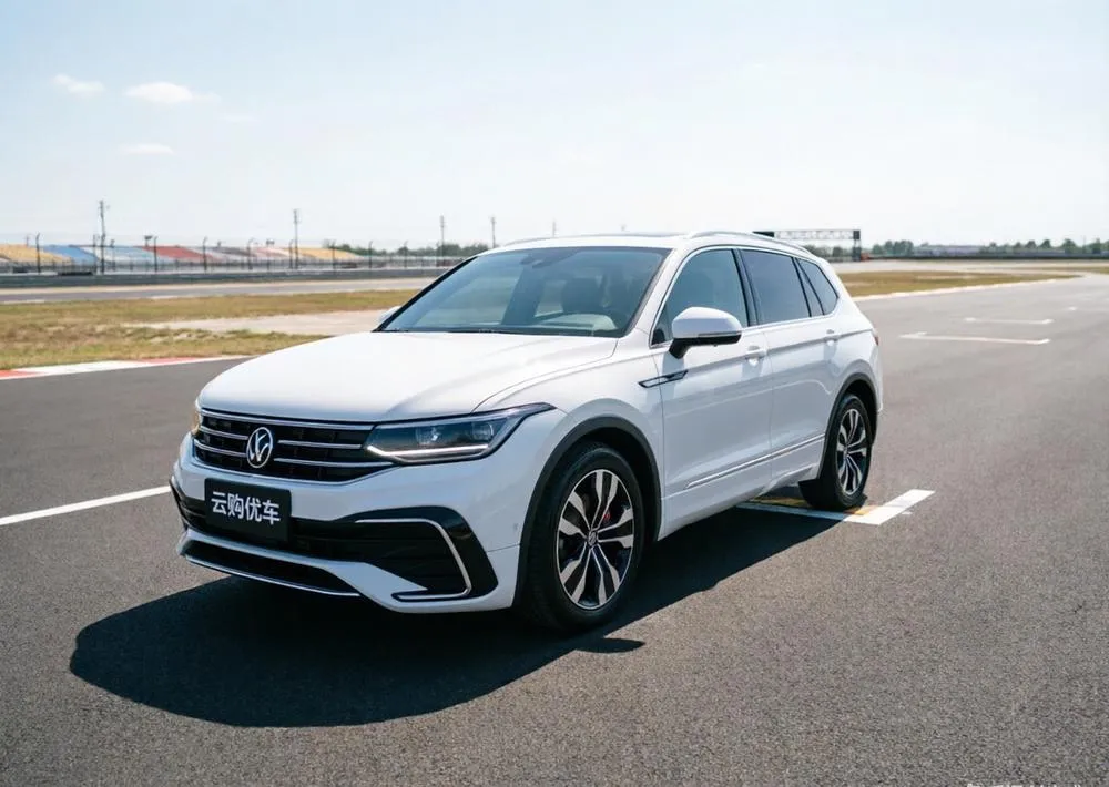 Volkswagen Tiguan L 330TSI 2WD R-Line Edition, 2023 — фото 1