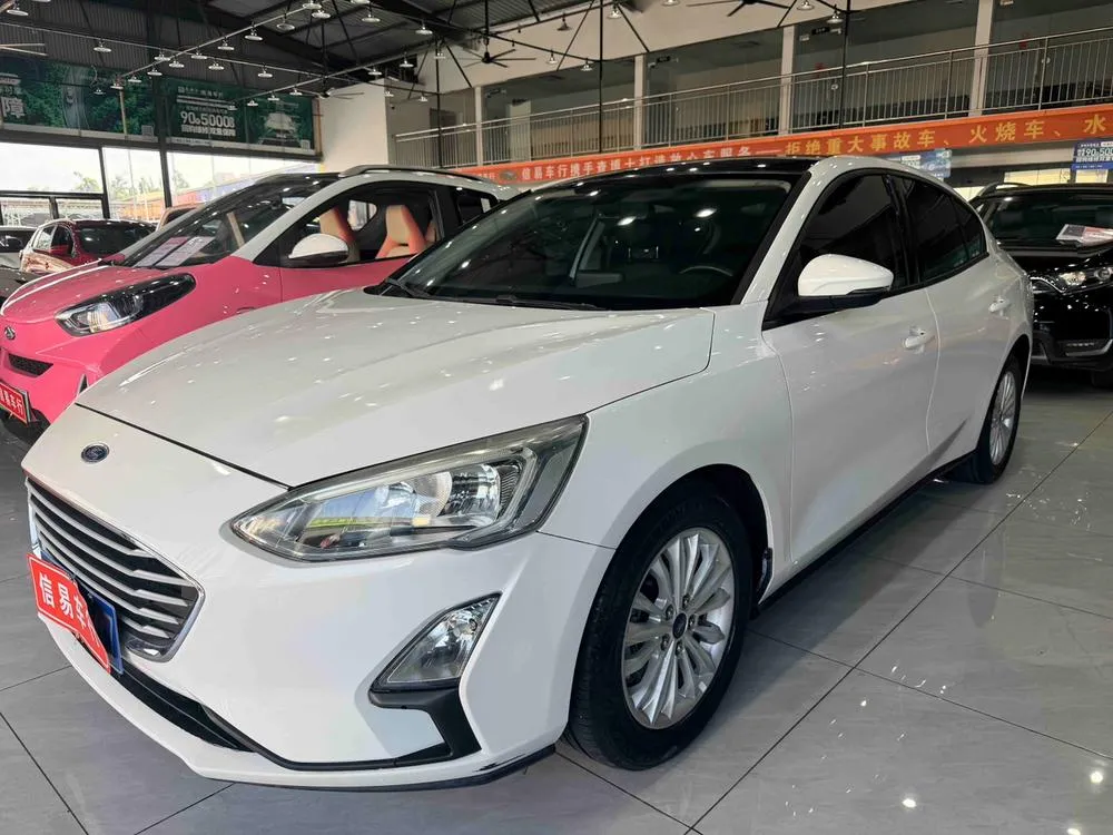 Ford Focus Sedan EcoBoost 180 Auto Trendy Version, 2019 — фото 1