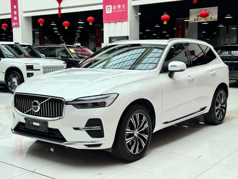 Volvo XC60 B5 4WD Luxury Edition, 2022 — фото 1