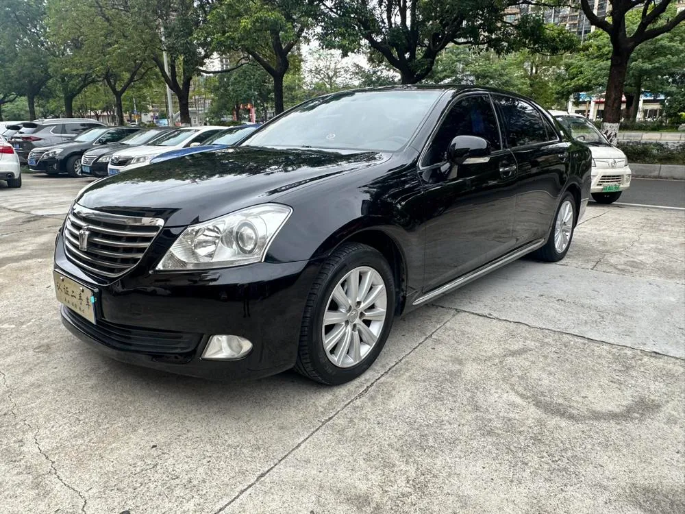 Toyota Crown, 2012