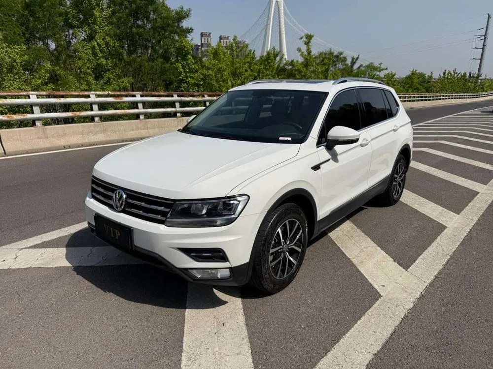 Volkswagen Tiguan L 330TSI Auto 2WD Luxury Edition, 2018 — фото 1