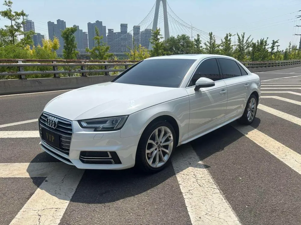 Audi A4L 30 Version 40 TFSI Fashion Version, 2018 — фото 1