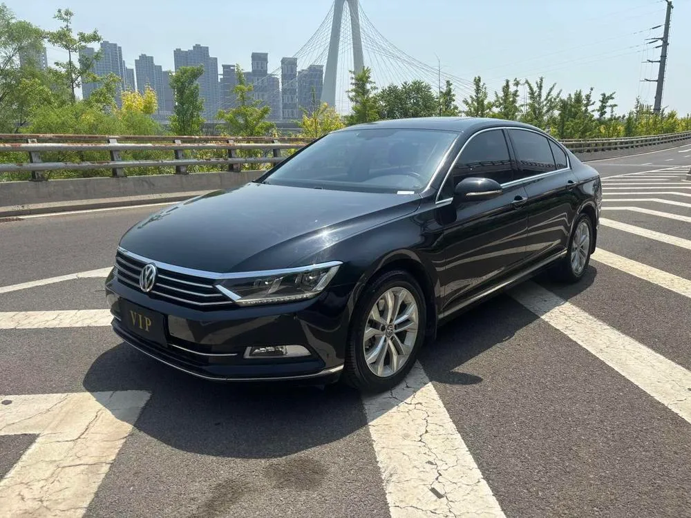 Volkswagen Magotan Facelift 330TSI DSG Luxury Version, 2018 — фото 1