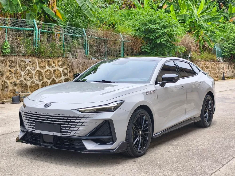Changan UNI-V 1.5T Prestige Version, 2023 — фото 1