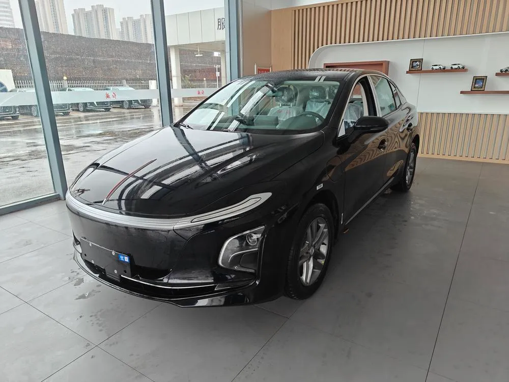Hongqi E-QM5, 2025