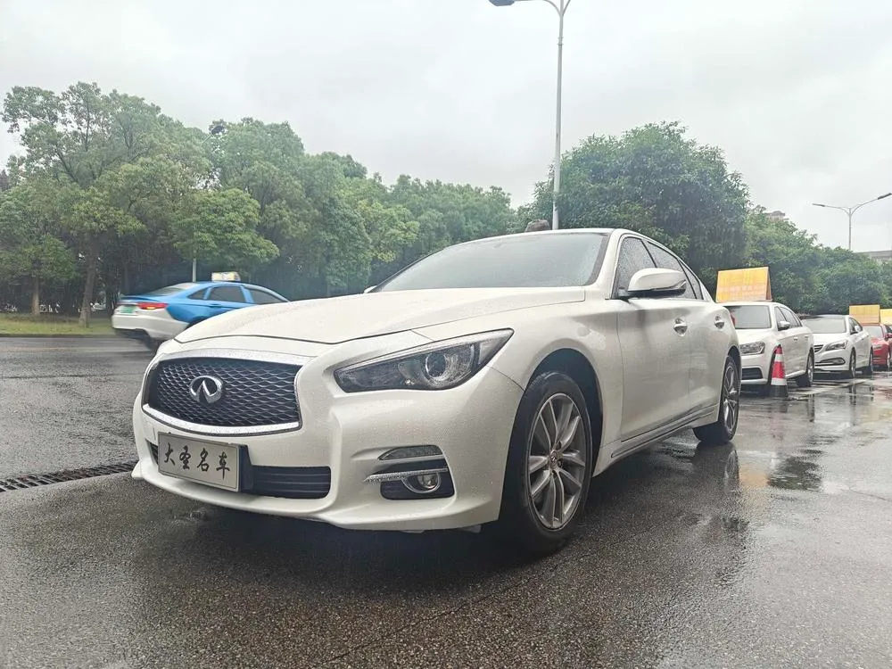 Infiniti Q50L 2.0T Comfort Edition, 2015 — фото 1