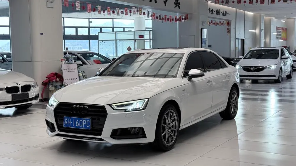 Audi A4L 30 Version 40 TFSI Version, 2018 — фото 1
