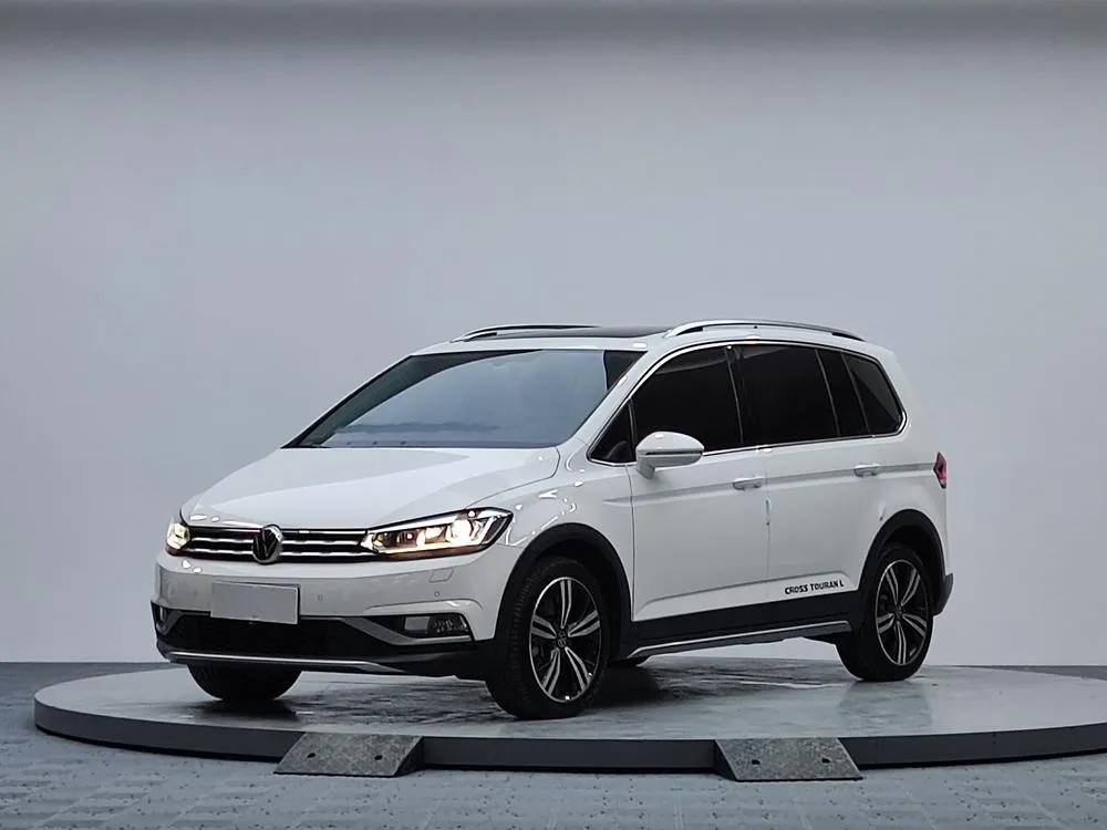 Volkswagen Touran L 280TSI DSG Edition 7 Seater, 2021 — фото 1