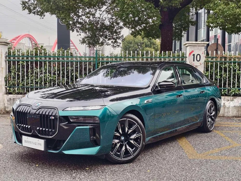 BMW i7 M70L xDrive, 2023 — фото 1