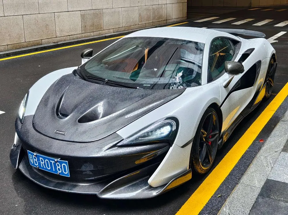 McLaren 570S, 2015