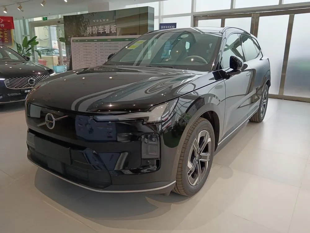 Volvo XC70 полный привод увеличенный запас хода Core, 2026 — фото 1