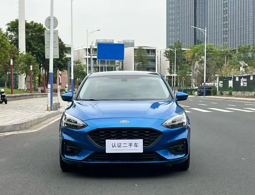 Ford Focus Sedan EcoBoost 180 Auto Trendy Version, 2020 — фото 1