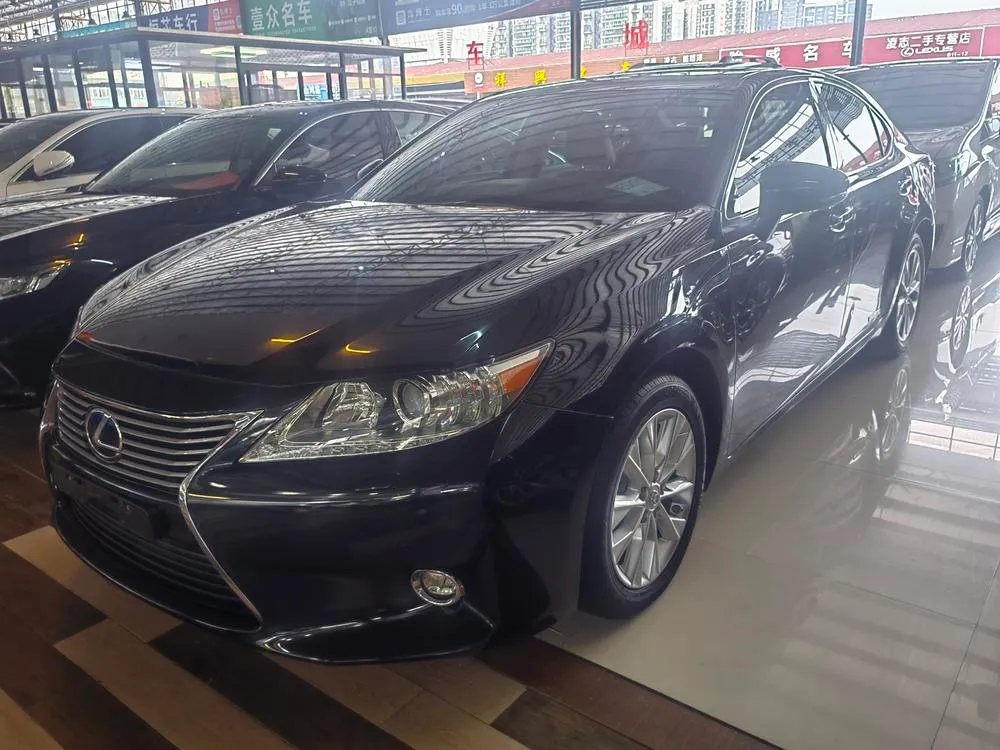 Lexus ES 300h Elite Edition, 2014 — фото 1