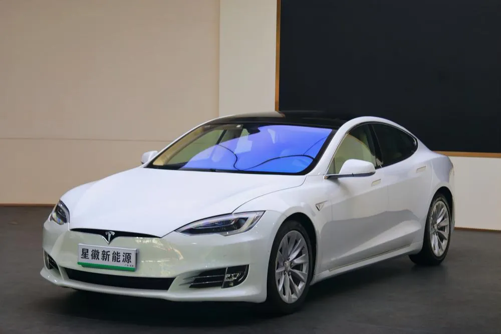 Tesla Model S 90D, 2016 — фото 1