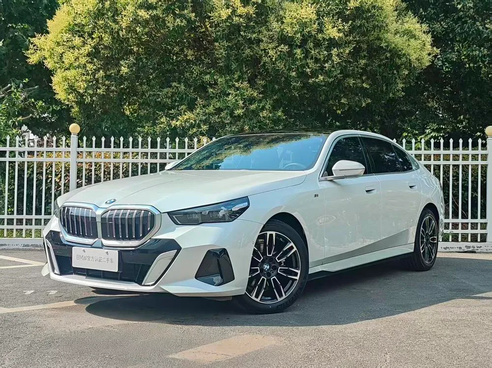 BMW 5-Series, 2024