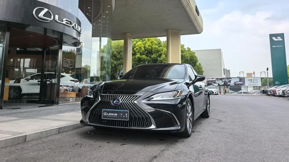 Lexus ES, 2020