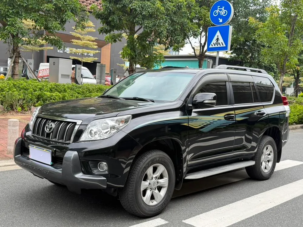 Toyota Prado 4.0L Auto TX, 2010 — фото 1