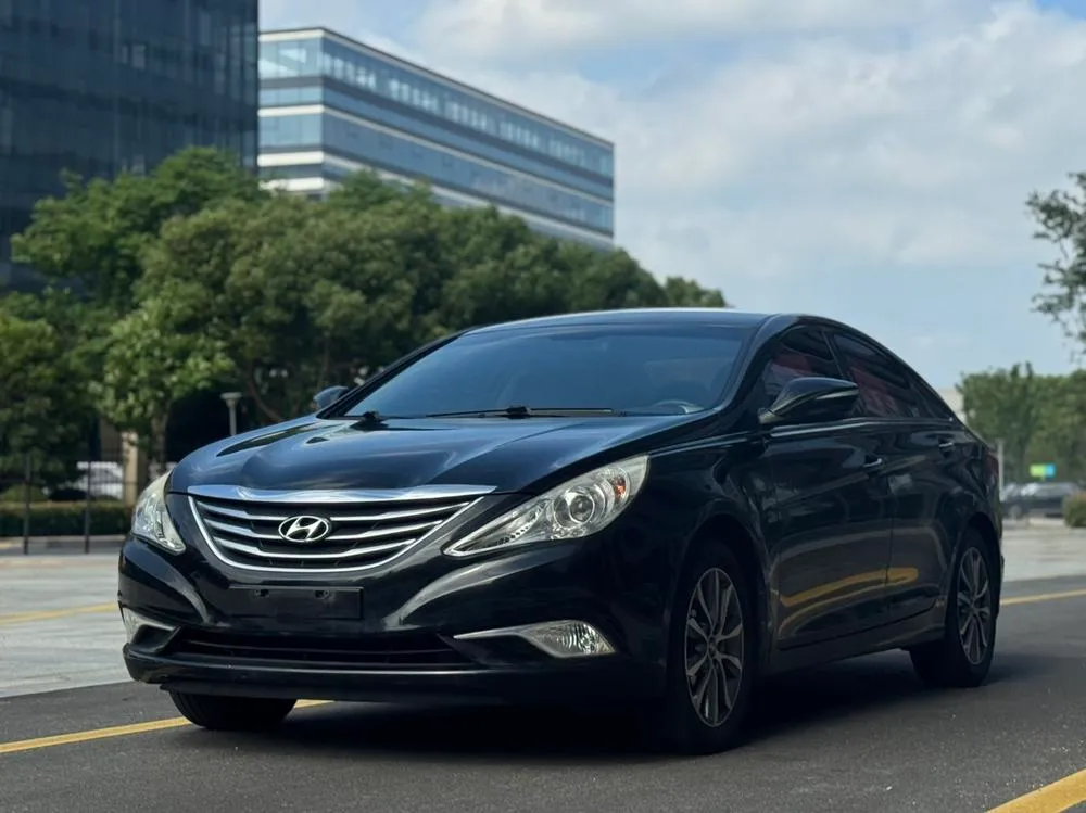 Hyundai Sonata YF классик 2.0L автомат Продвинутая, 2015 — фото 1