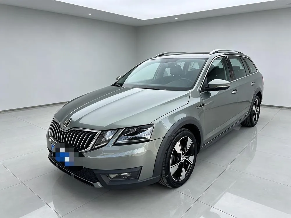 Skoda Octavia Wagon TSI280 DSG Luxury Edition, 2018 — фото 1