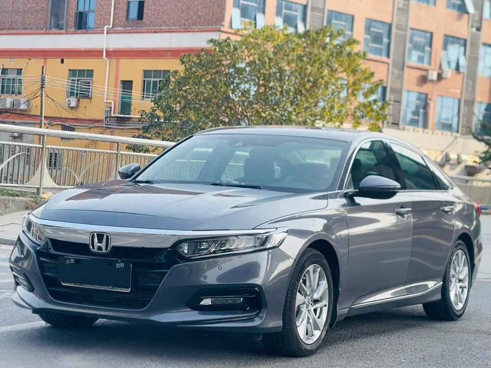 Honda Accord 260TURBO Luxury Edition CN5, 2018 — фото 1