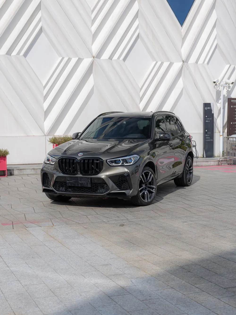 BMW X5 M 4.4T автомат полный привод 5 мест заводская кастомизация версия, 2022 — фото 1