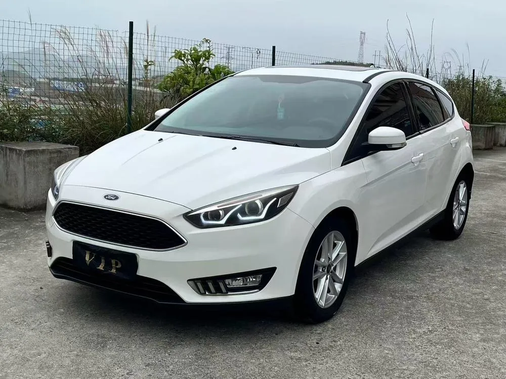 Ford Focus хэтчбек EcoBoost 125 механика мощная Стиль Умное вождение, 2017 — фото 1
