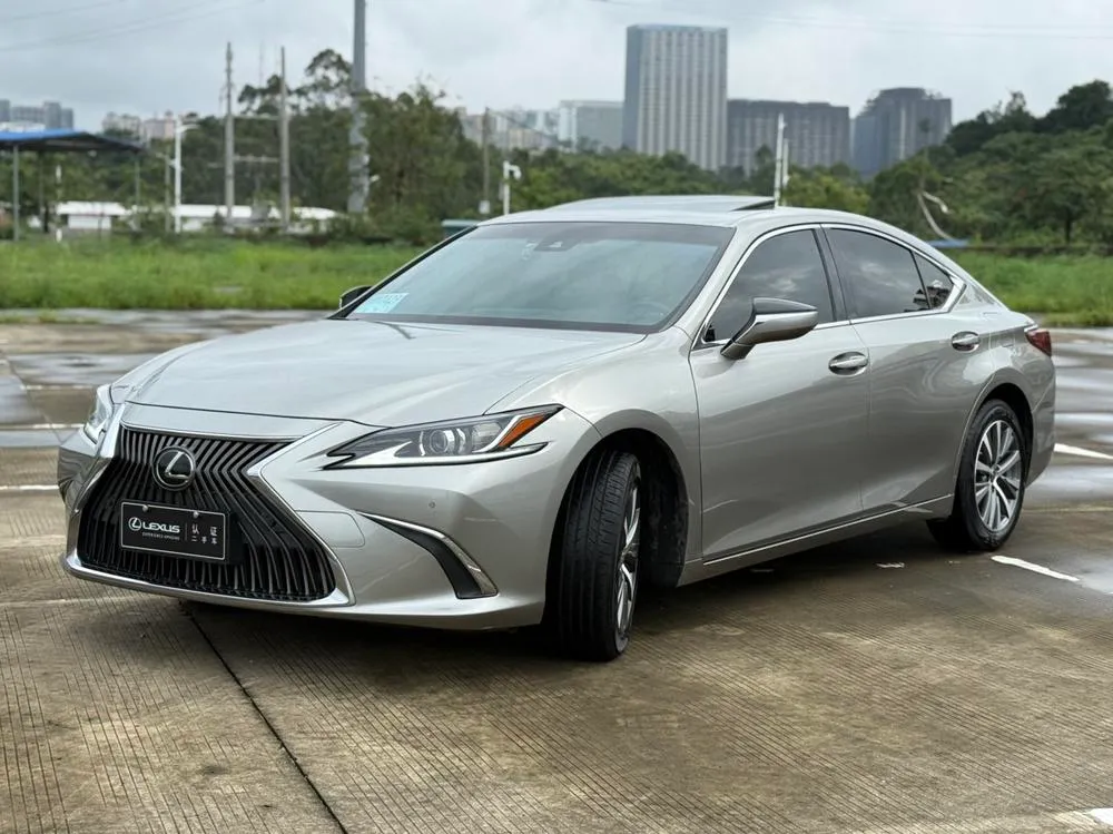 Lexus ES 200 Edition, 2021 — фото 1