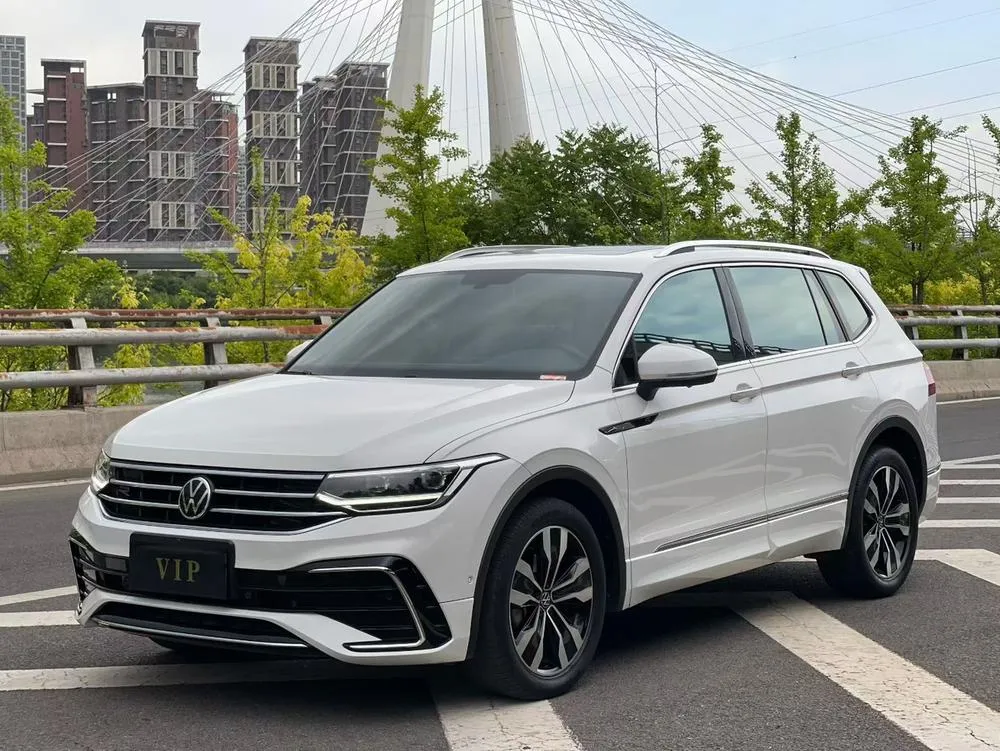Volkswagen Tiguan L 330TSI 2WD R-Line Edition, 2023 — фото 1