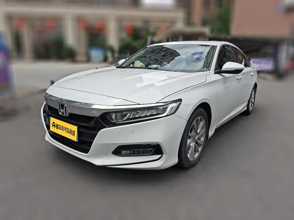 Honda Accord 260TURBO Luxury Edition CN6, 2018 — фото 1