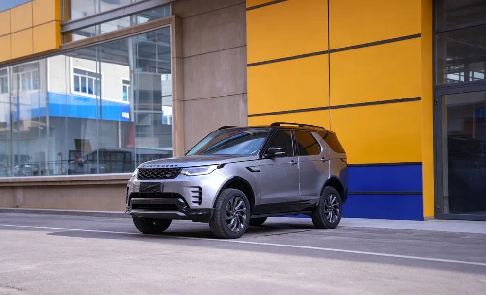Land Rover Discovery Facelift 360PS R-Dynamic S, 2023 — фото 1