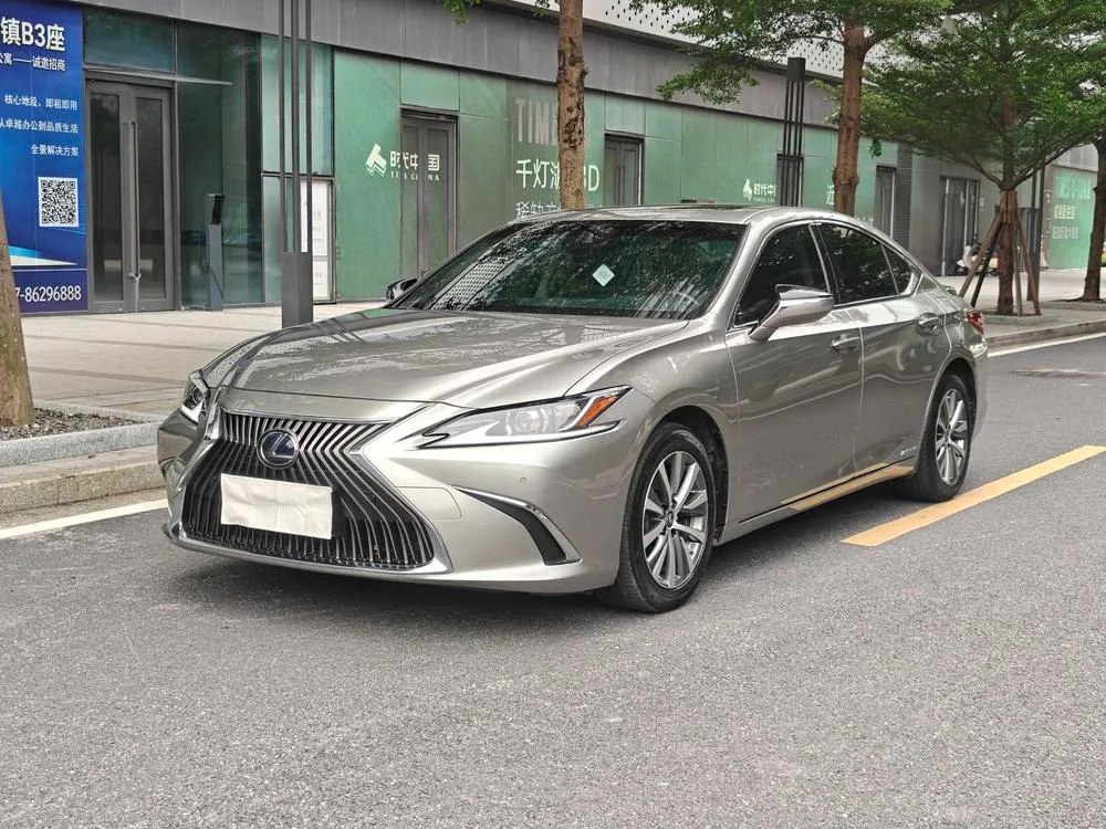 Lexus ES 300h Edition CN6, 2018 — фото 1