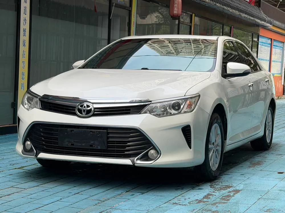 Toyota Camry 2.0G Anniversary Leading Edition, 2016 — фото 1
