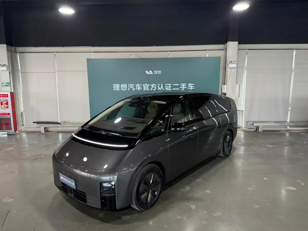 Li Auto MEGA, 2025