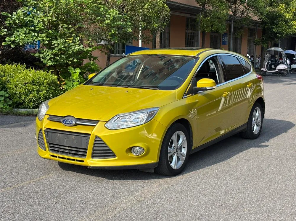 Ford Focus Hatchback 1.6L Auto Comfort Version, 2012 — фото 1