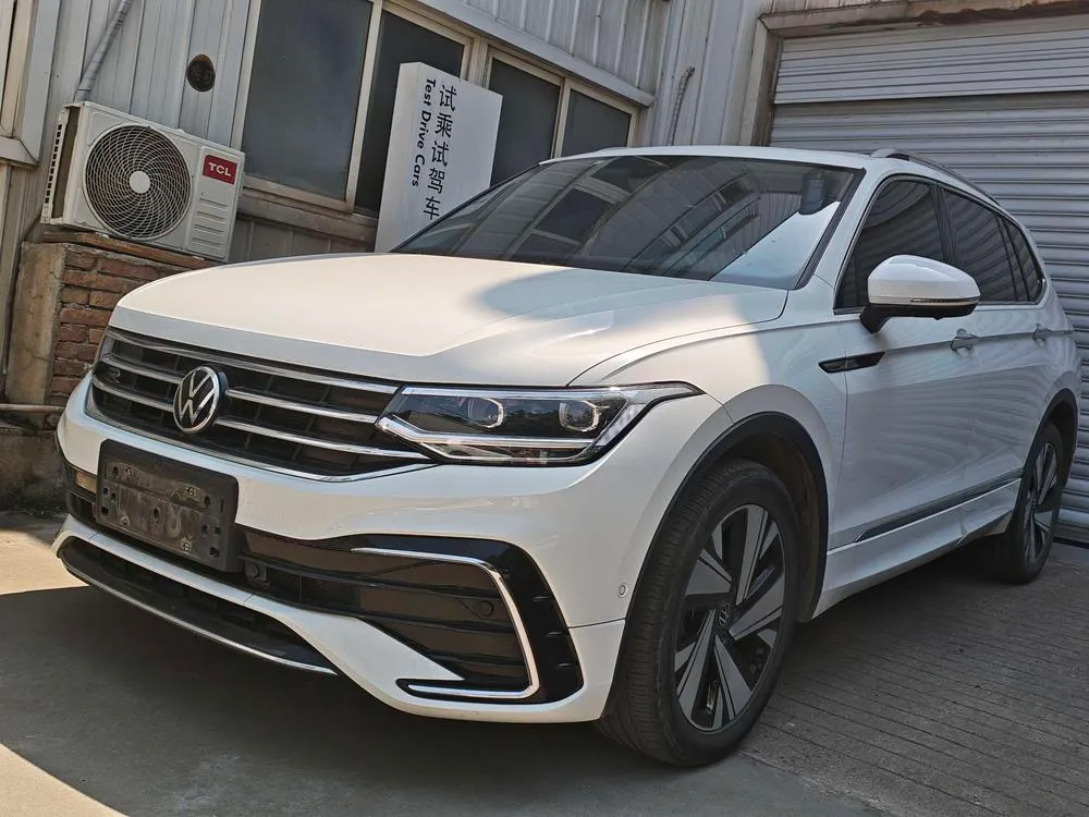 Volkswagen Tiguan L 380TSI 4WD R-Line Edition 7 Seater, 2023 — фото 1