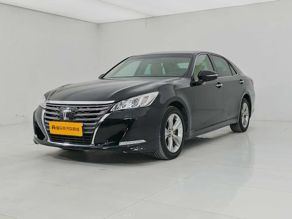 Toyota Crown, 2015