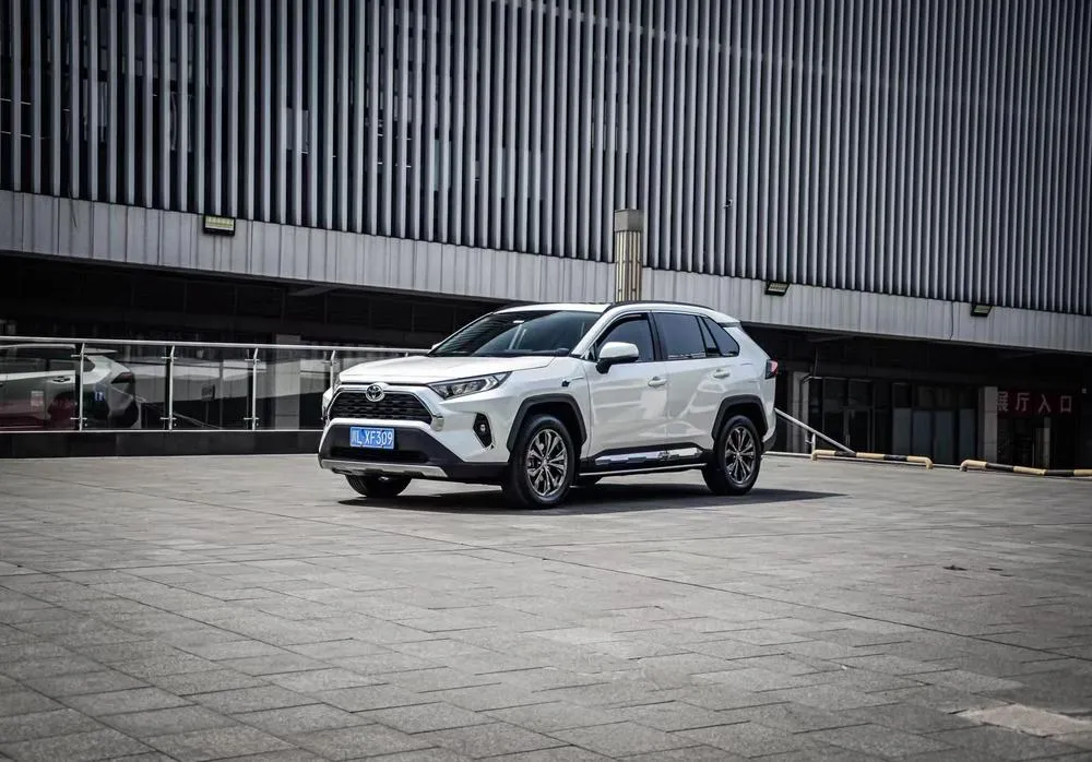 Toyota RAV4, 2023