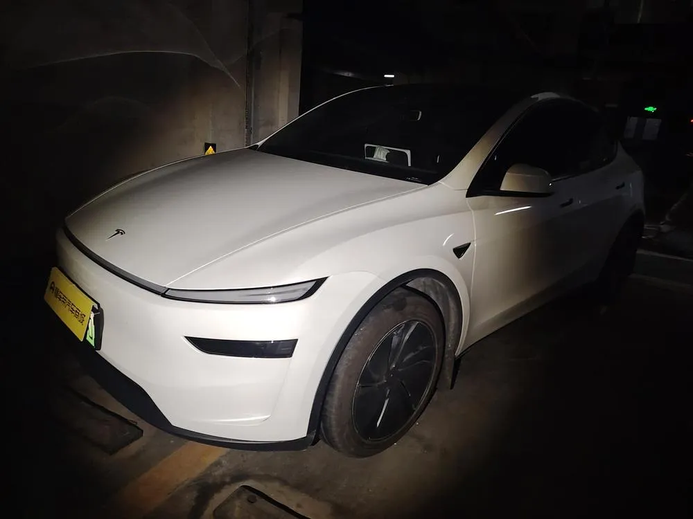 Tesla Model Y, 2026