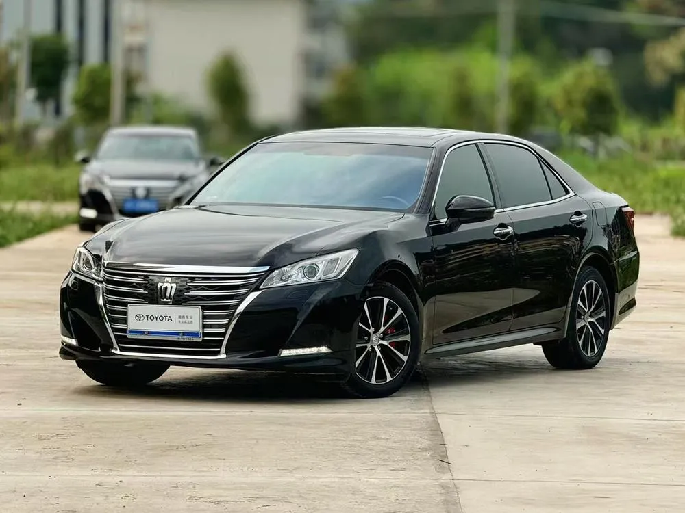 Toyota Crown, 2015
