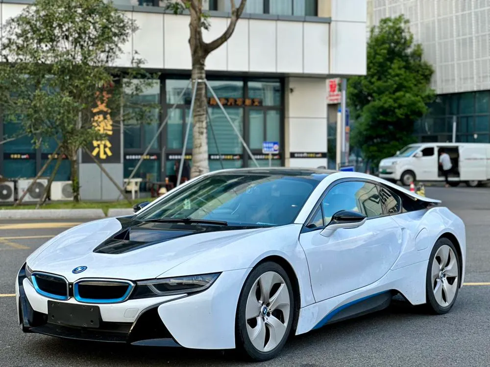 BMW i8, 2014