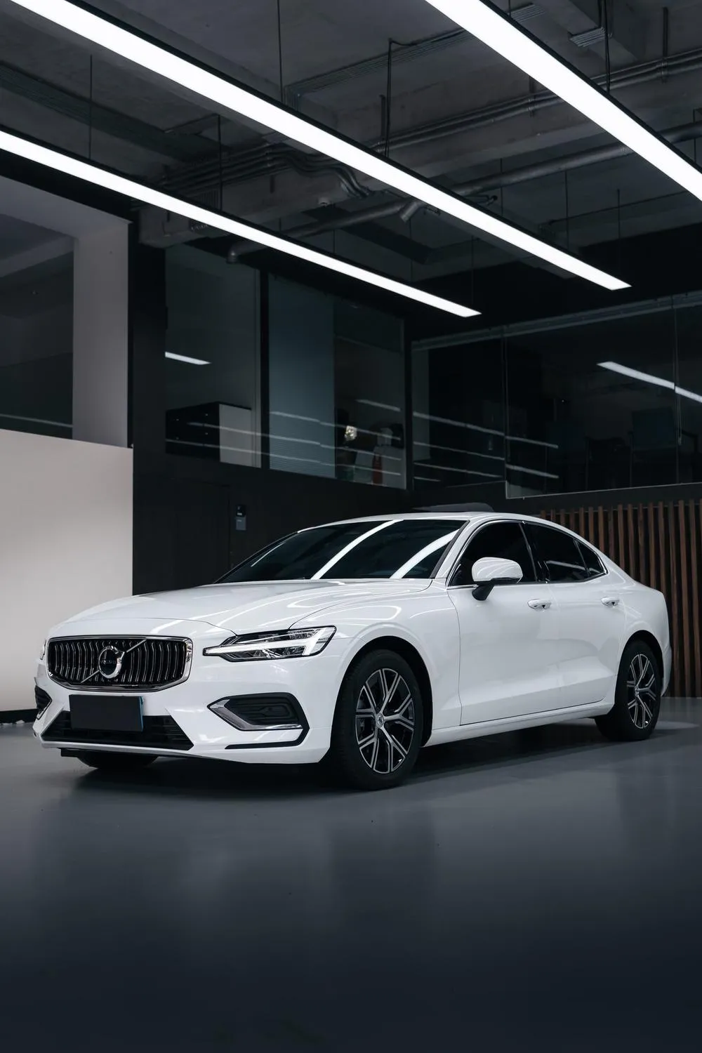 Volvo S60 B4 Luxury Edition, 2025 — фото 1