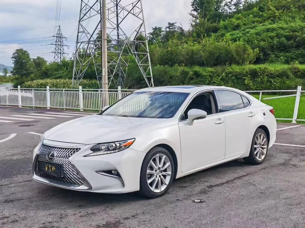 Lexus ES, 2014
