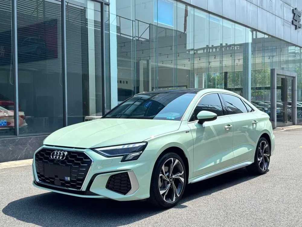 Audi A3 Facelift A3L Limousine 35 TFSI Luxury Sport Version, 2023 — фото 1