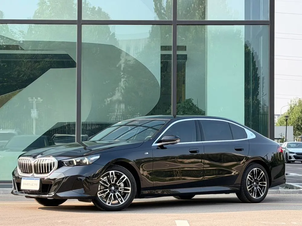 BMW 5-Series, 2025