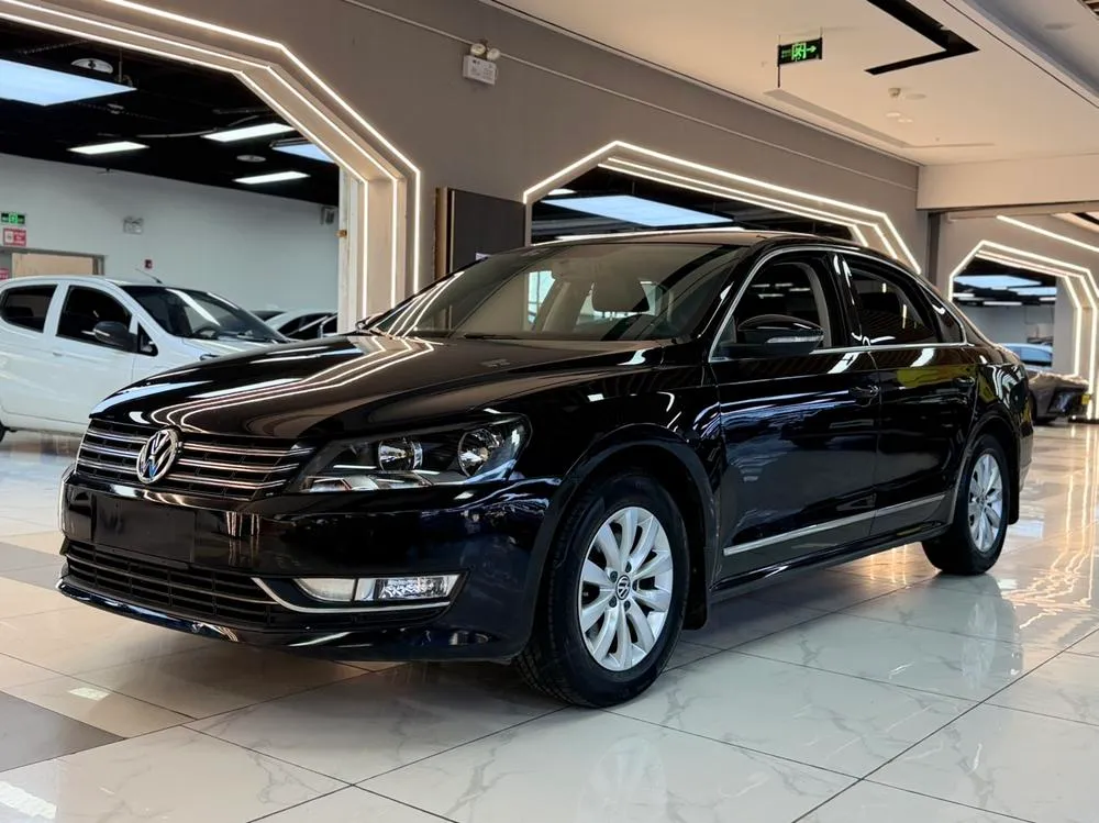 Volkswagen Passat 1.8TSI DSG Premium Edition, 2015 — фото 1
