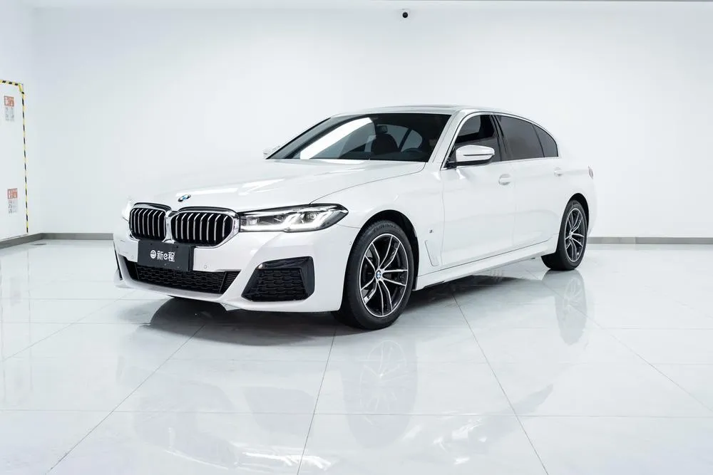 BMW 5-Series, 2022