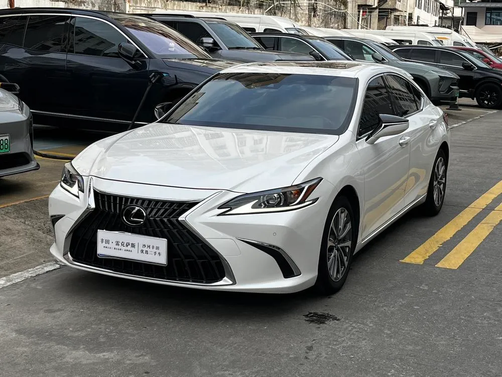 Lexus ES, 2022