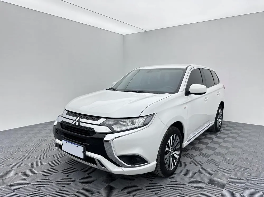 Mitsubishi Outlander Facelift 2.0L 2WD Smooth Edition 5 Seater, 2021 — фото 1