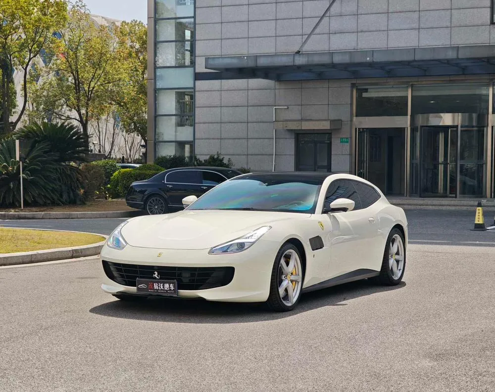 Ferrari GTC4Lusso 3.9T V8, 2017 — фото 1